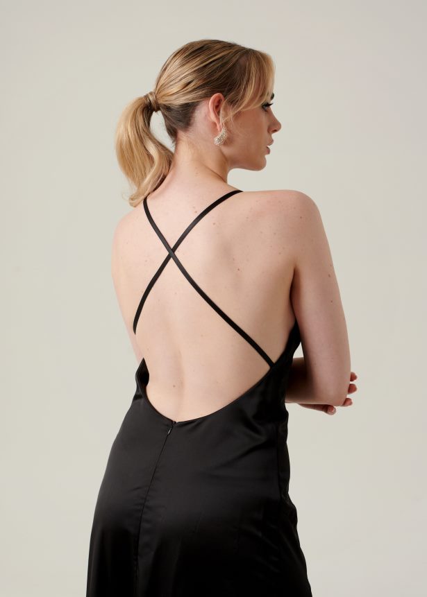 Nana's Azzurra Maxikleid aus Satin Schwarz FJ6J8D11